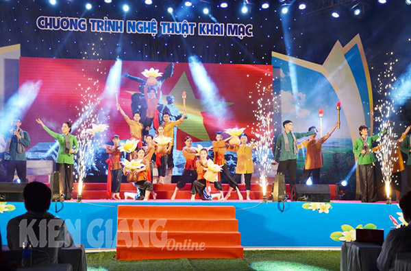 Khai mạc lễ hội kỷ niệm 61 năm ngày hy sinh của anh hùng Phan Thị Ràng 